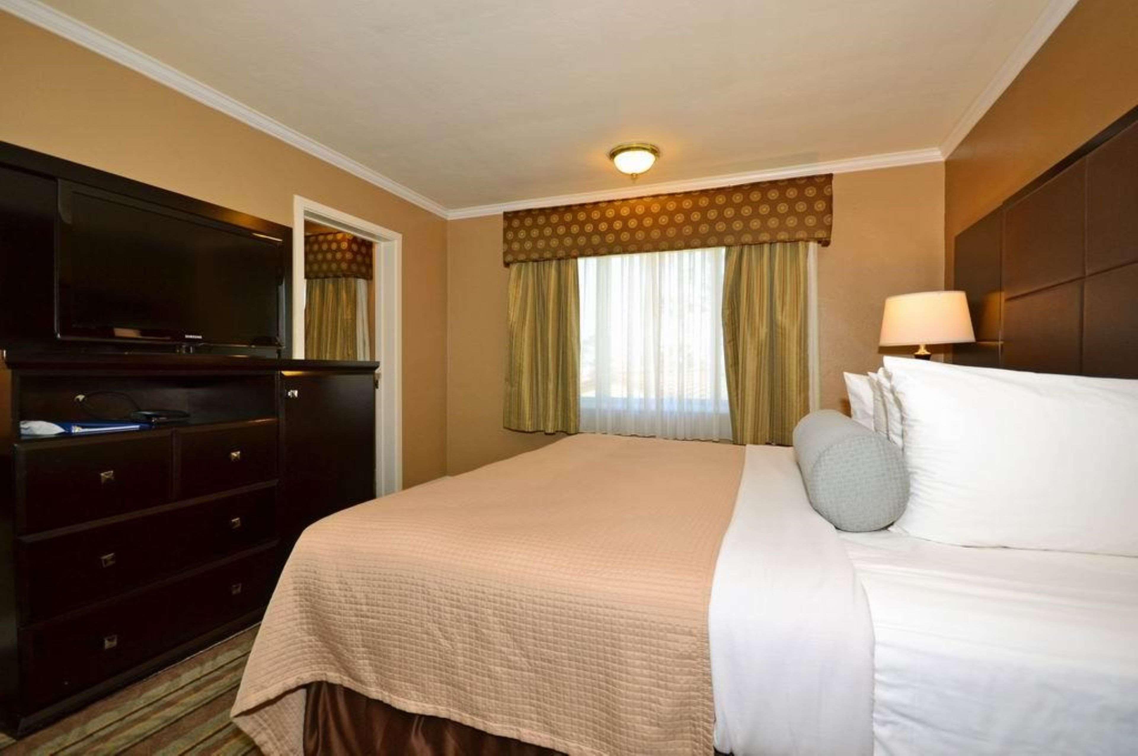 Best Western Carmel'S Town House Lodge Екстериор снимка