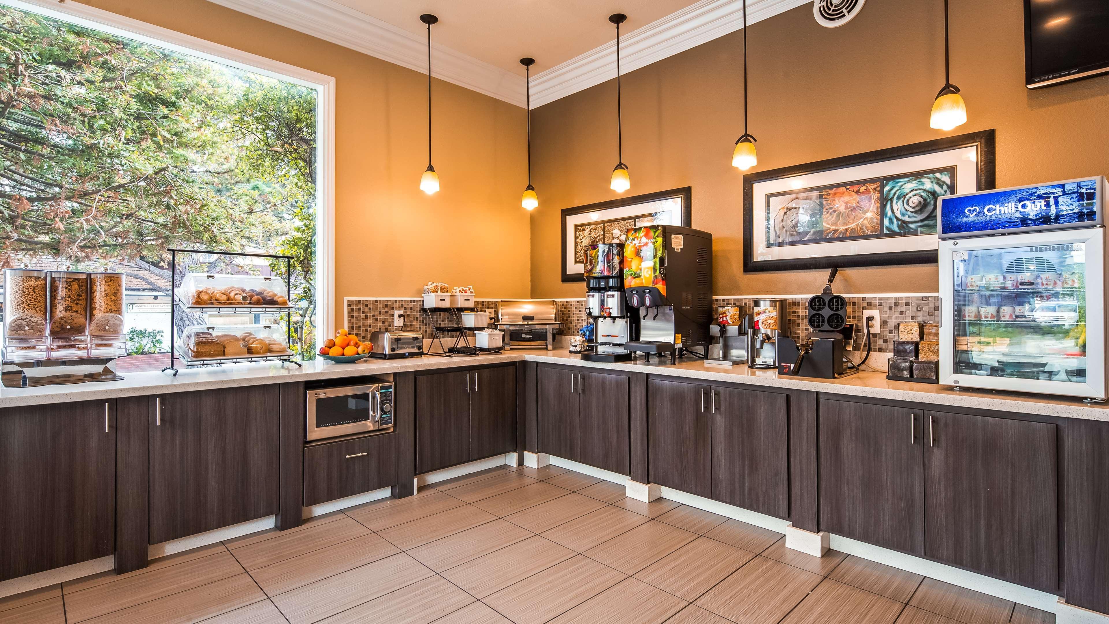 Best Western Carmel'S Town House Lodge Екстериор снимка