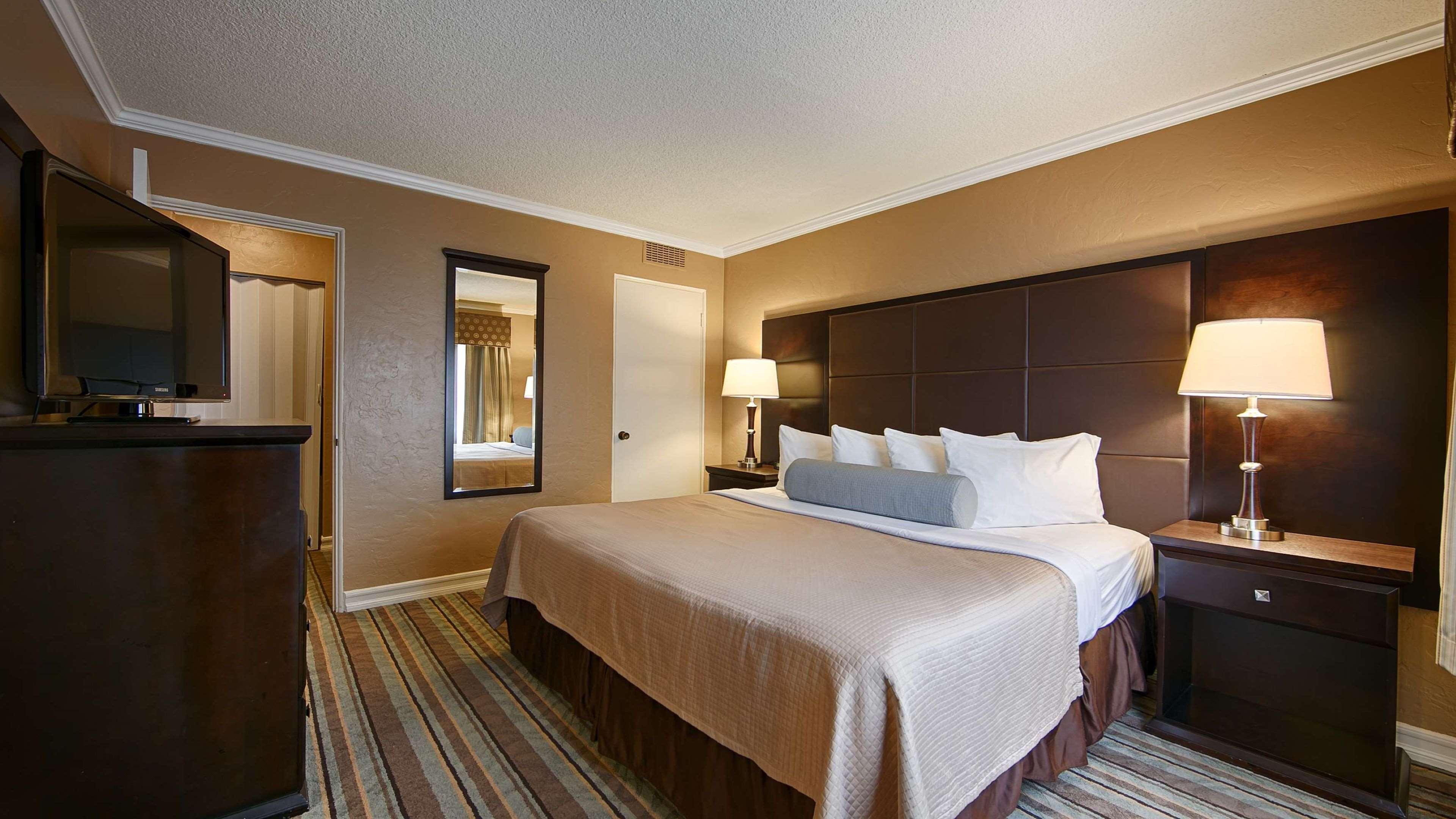 Best Western Carmel'S Town House Lodge Екстериор снимка