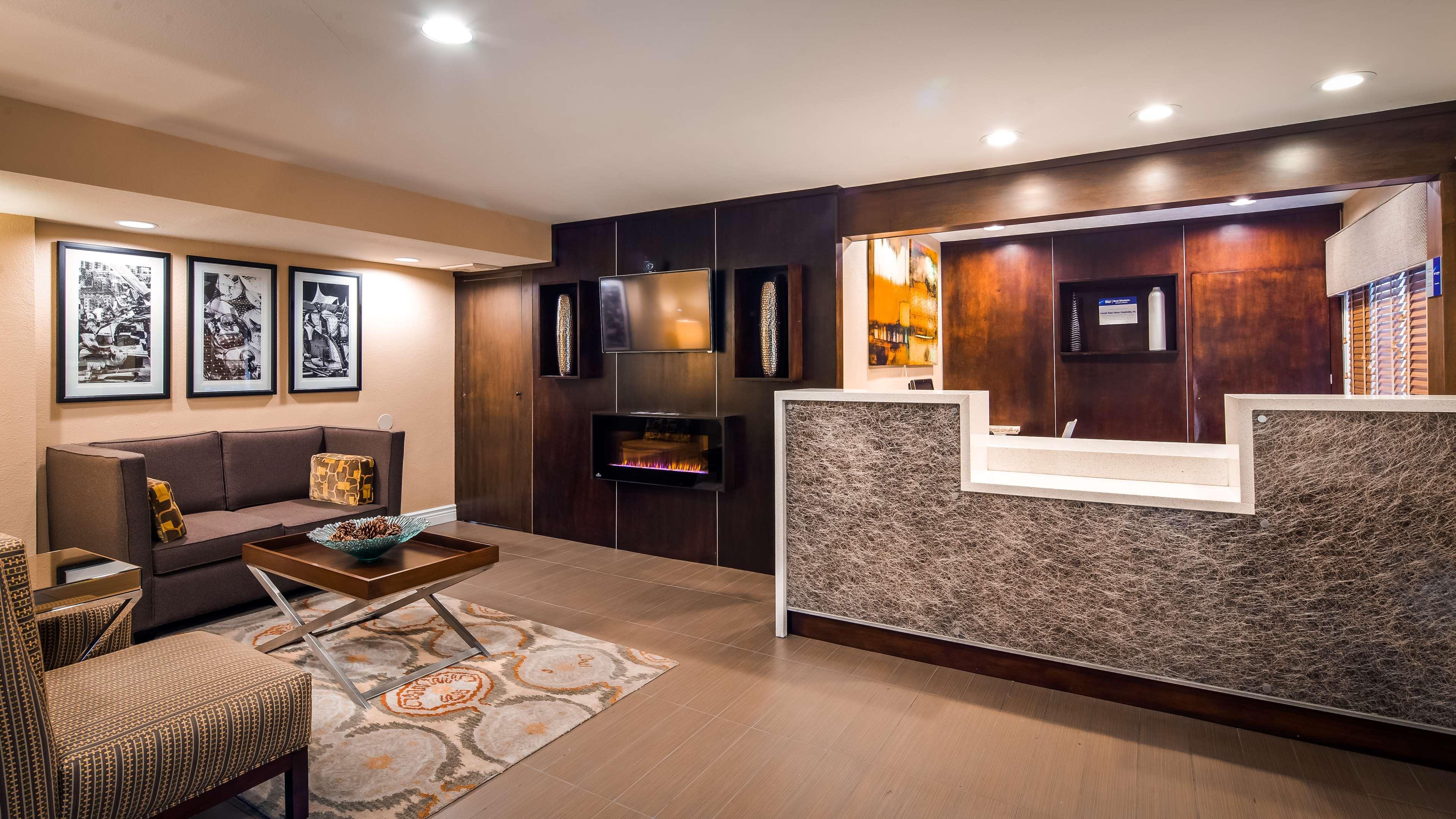 Best Western Carmel'S Town House Lodge Екстериор снимка
