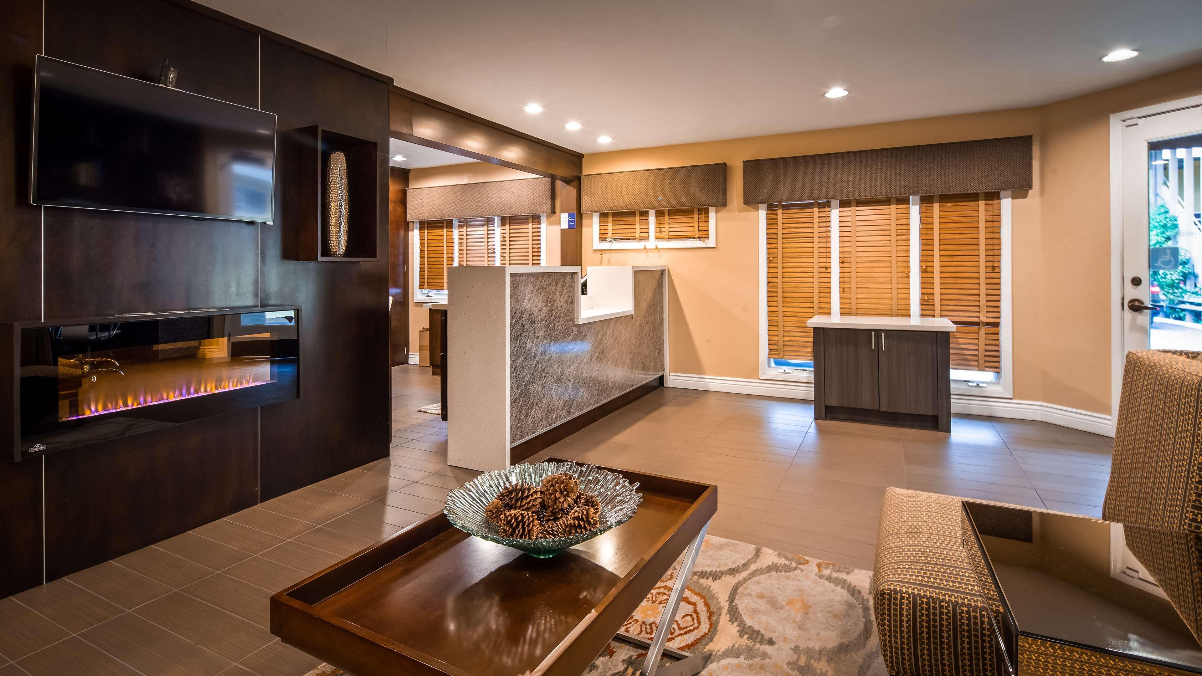 Best Western Carmel'S Town House Lodge Екстериор снимка
