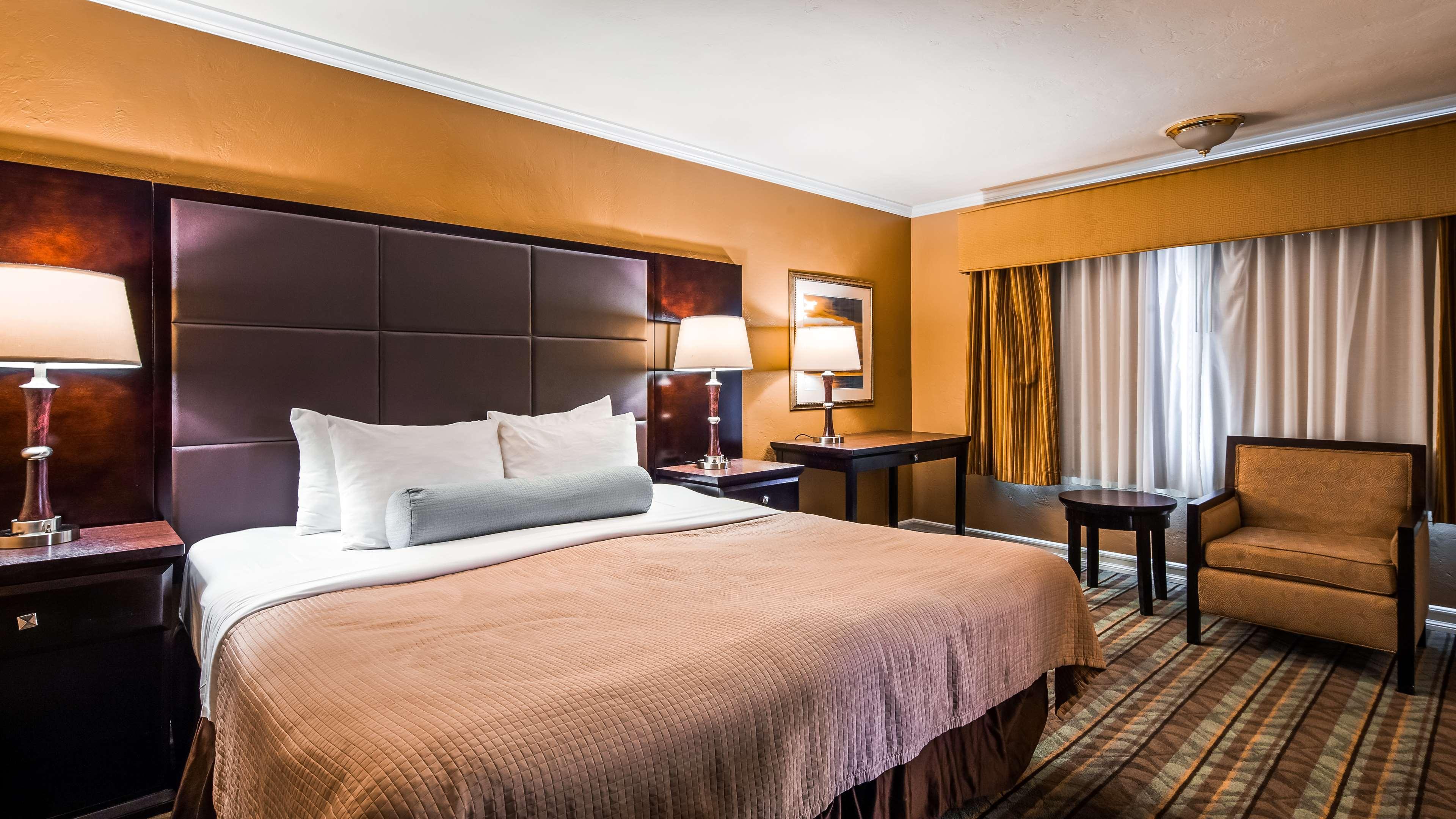 Best Western Carmel'S Town House Lodge Екстериор снимка