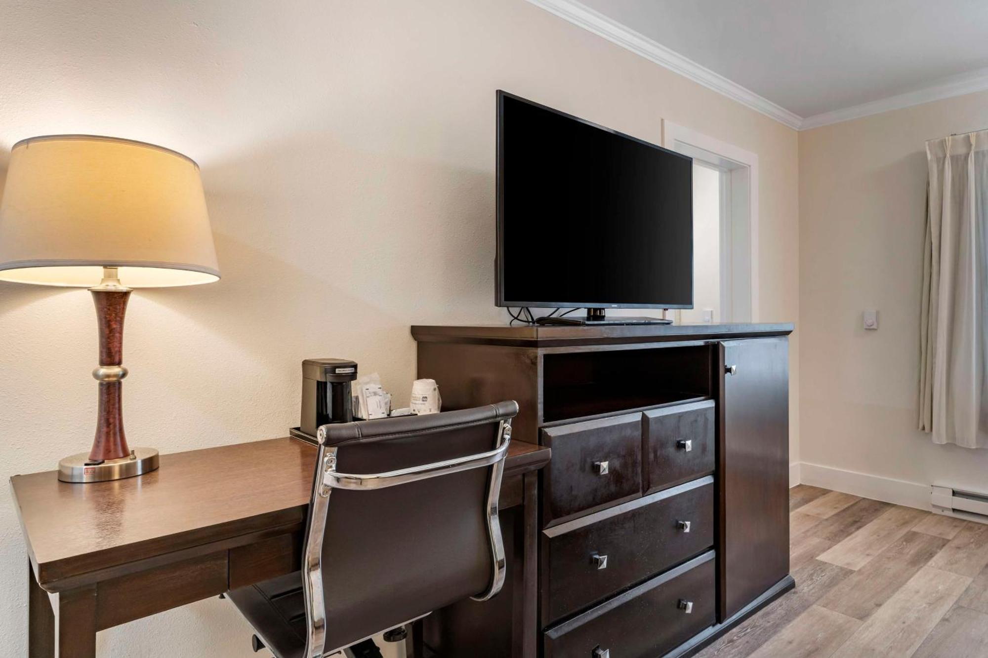 Best Western Carmel'S Town House Lodge Екстериор снимка
