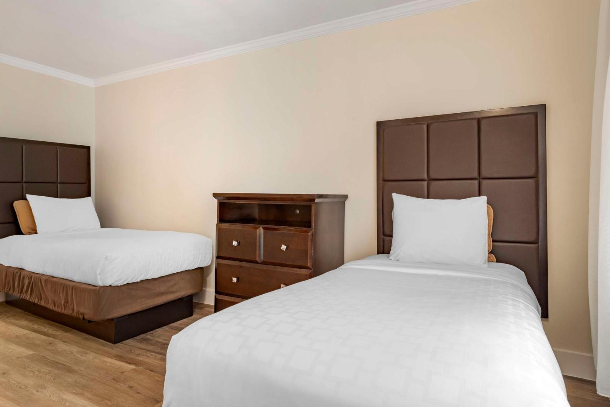 Best Western Carmel'S Town House Lodge Екстериор снимка