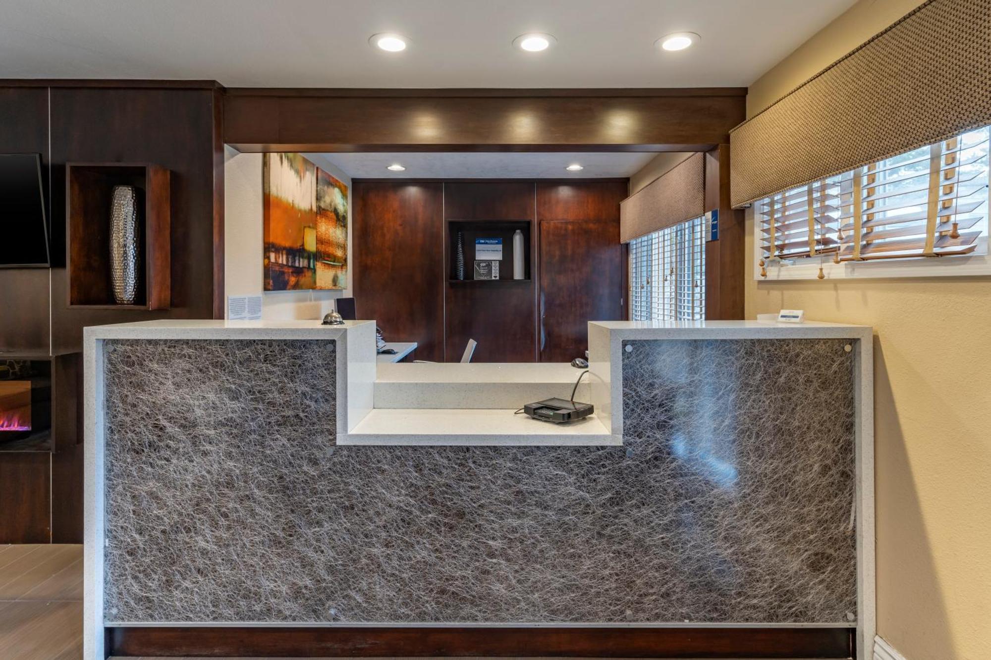 Best Western Carmel'S Town House Lodge Екстериор снимка