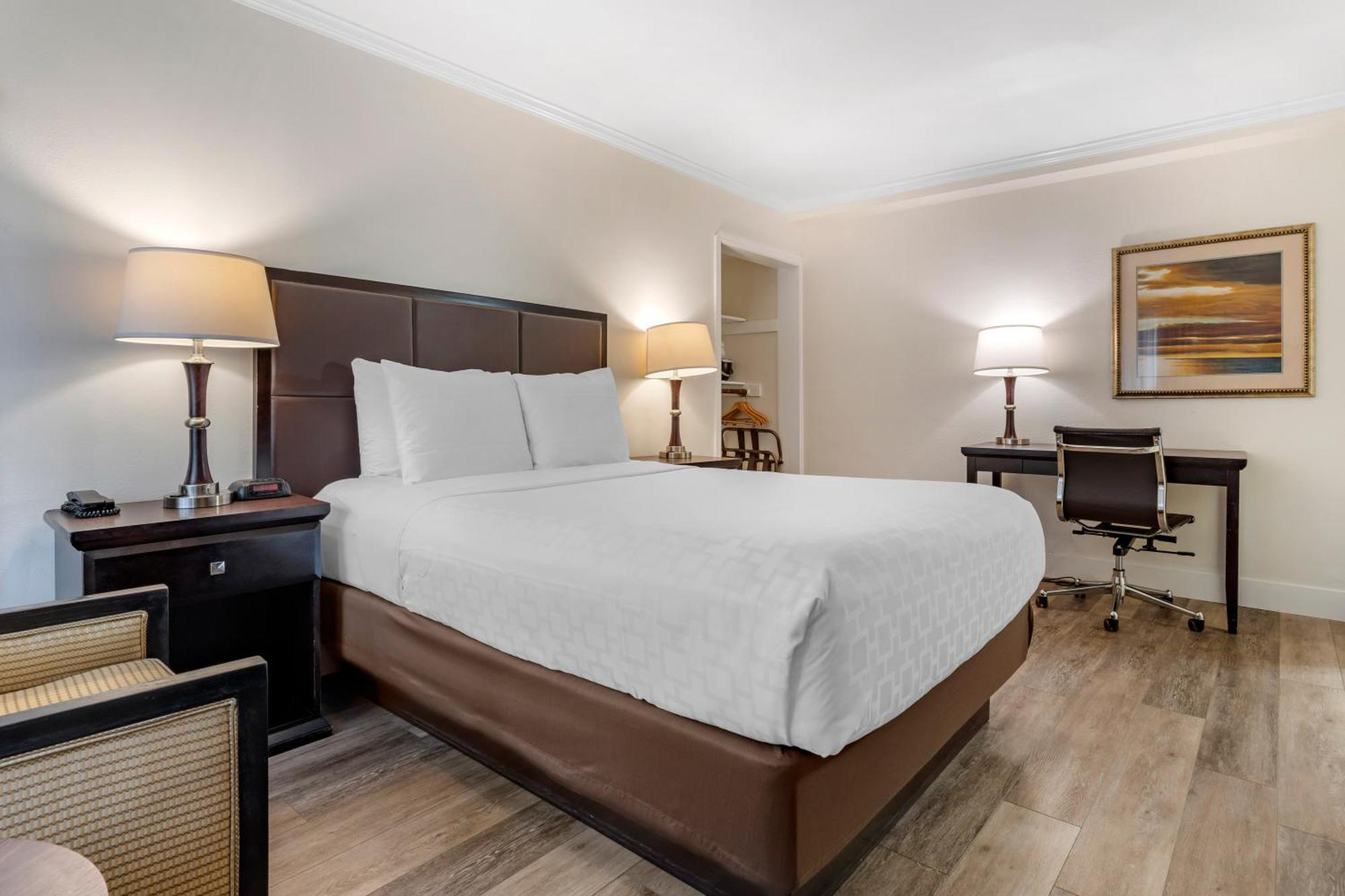 Best Western Carmel'S Town House Lodge Екстериор снимка