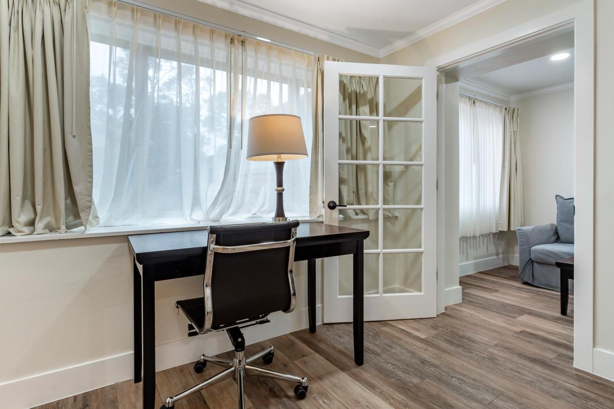 Best Western Carmel'S Town House Lodge Екстериор снимка