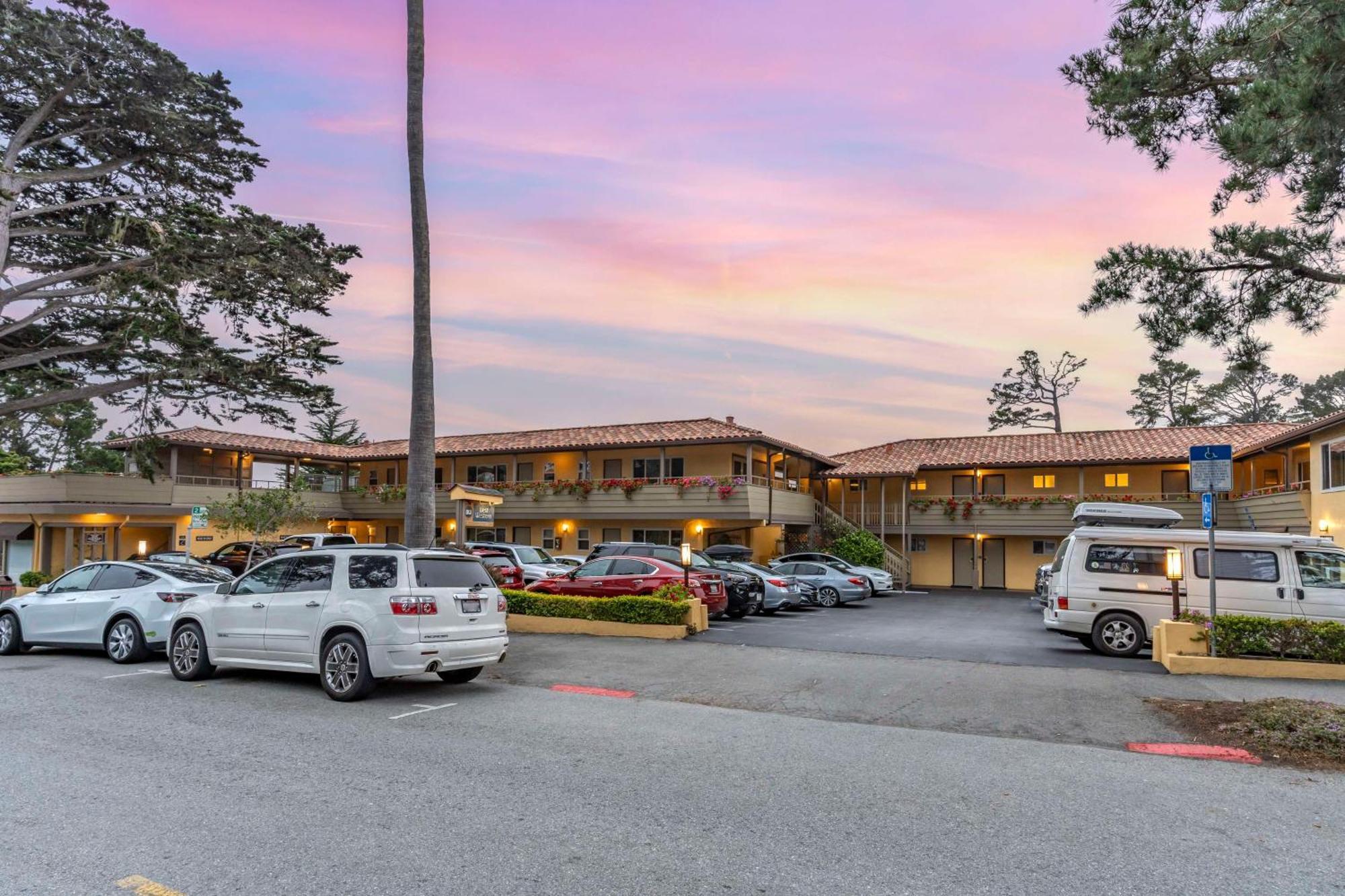 Best Western Carmel'S Town House Lodge Екстериор снимка