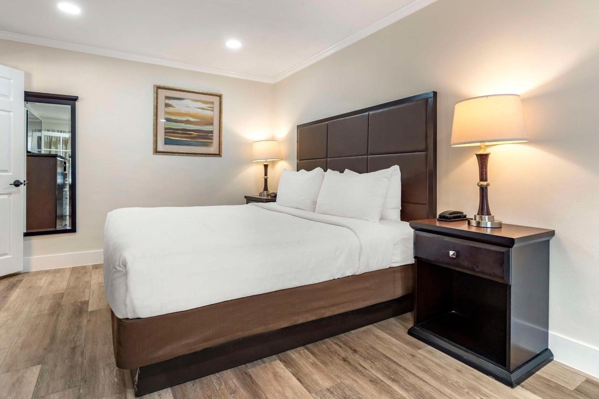 Best Western Carmel'S Town House Lodge Екстериор снимка