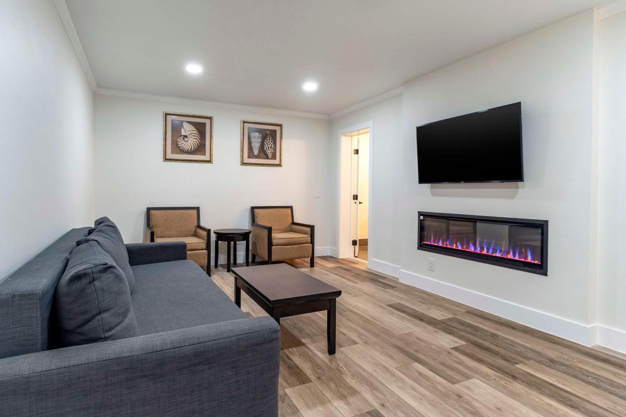 Best Western Carmel'S Town House Lodge Екстериор снимка