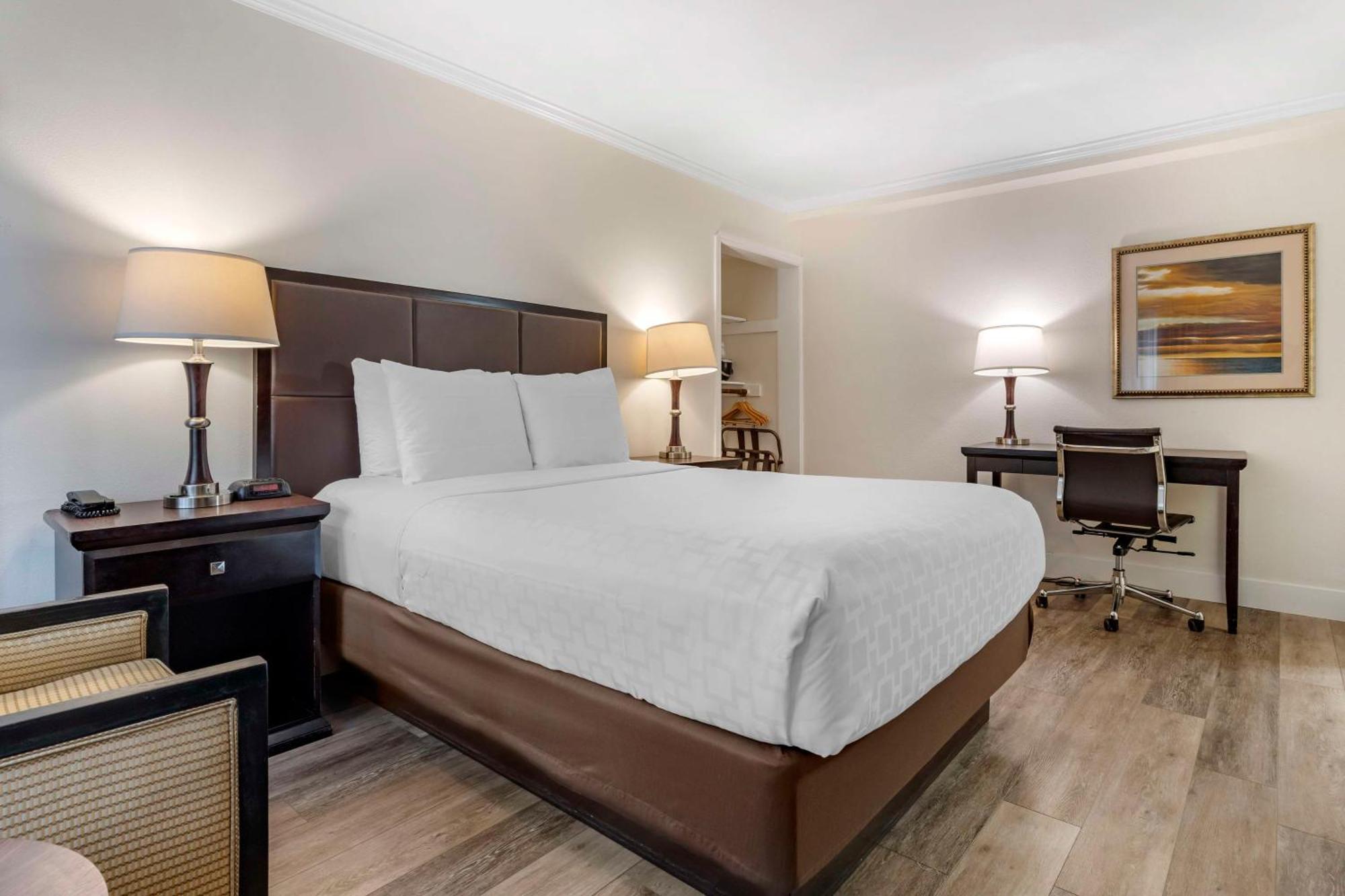 Best Western Carmel'S Town House Lodge Екстериор снимка